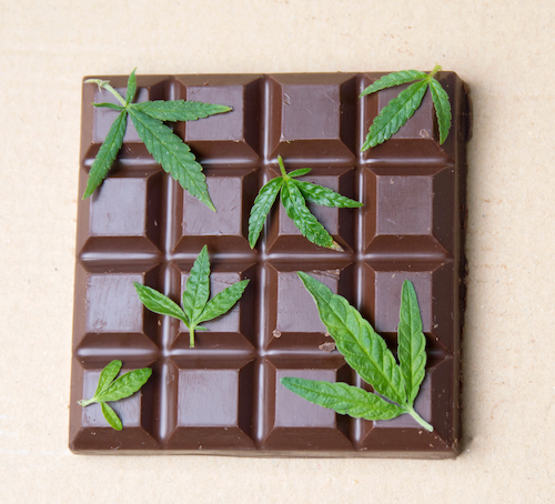 CBD CHOCOLATE BAR: 5 MINUTE RECIPE!